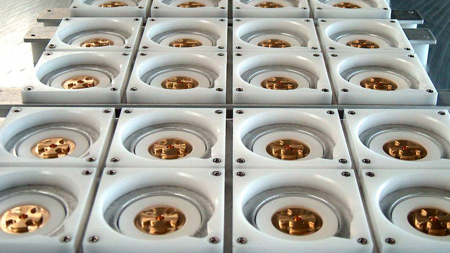 Gesamtansicht eines Mehrfachschweißwerkzeuges mit 20-fach Nutzen